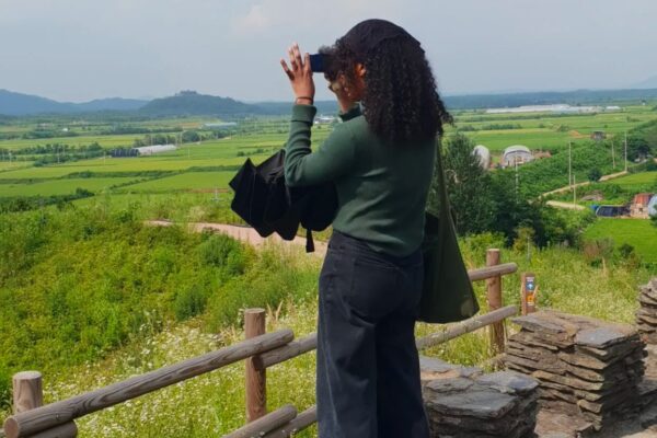 Sumaya taking pictures in Korea