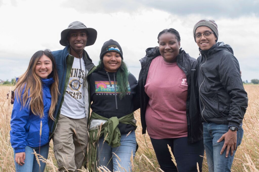 5 students smile to the camera