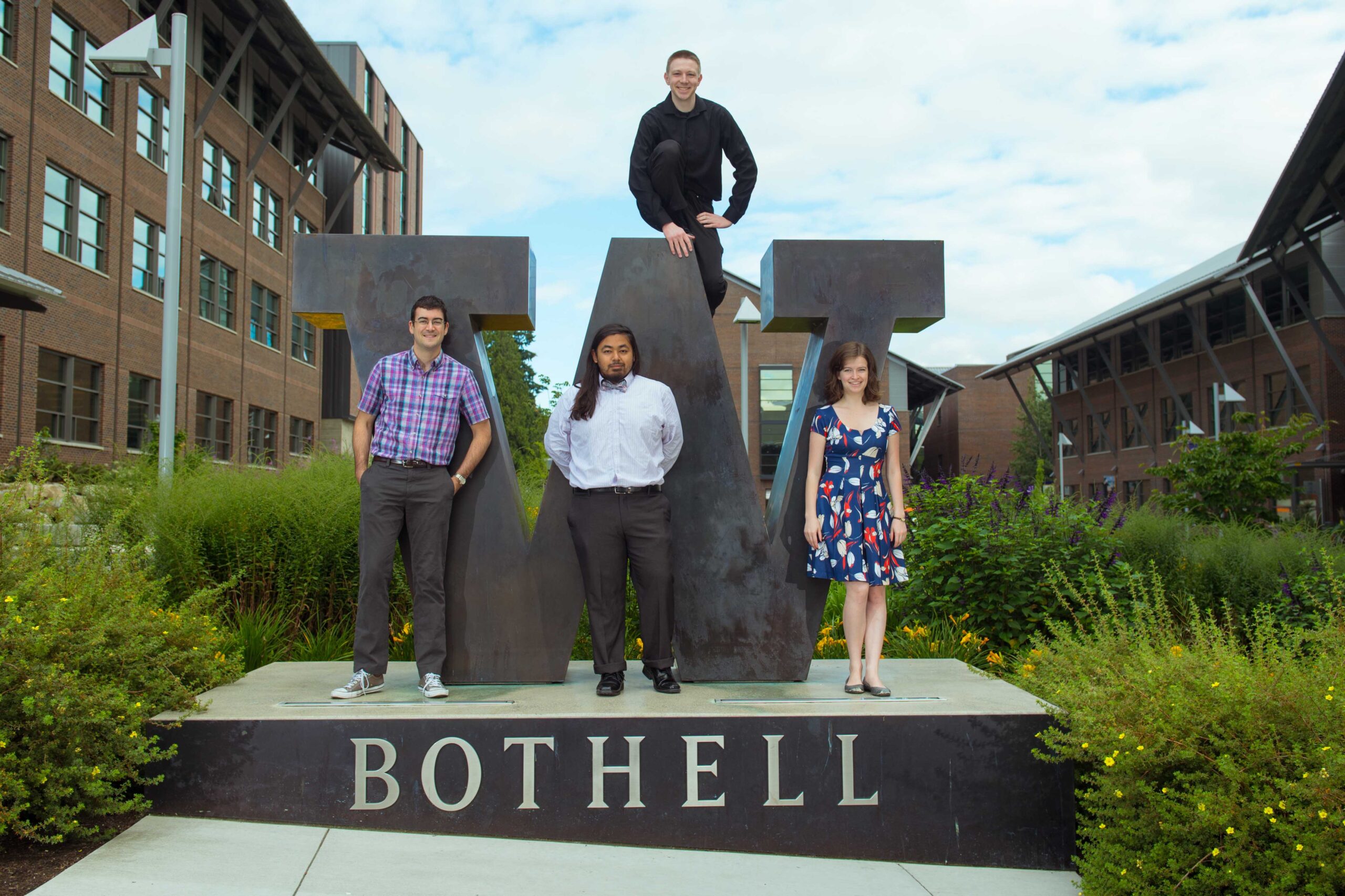 Image Reconstruction group photo at the W Bothell statue
