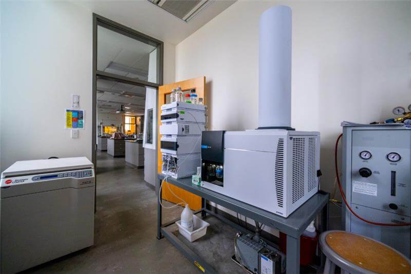 HPLC-TOF in the Discovery 463A - Chemistry Instrumentation room, with various equipment throughout the room