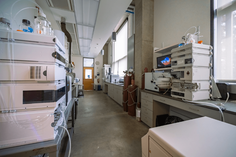 Full view of the Discovery 463A – Chemistry Instrumentation room with the HPLC-TOF located directly on the left, with various equipment throughout the room