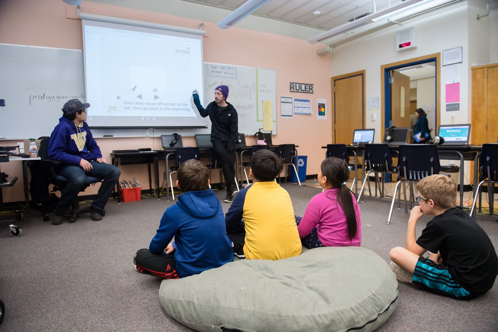 Pupils sit on the floor in programming class.