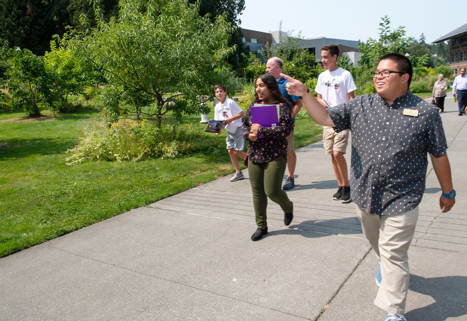 Gerardo Apin leading campus tour