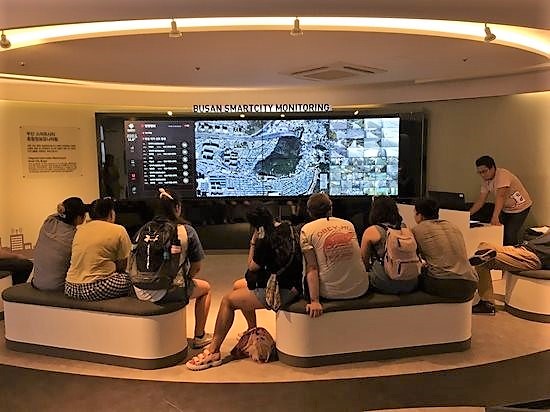 Students visit Busan monitoring center.