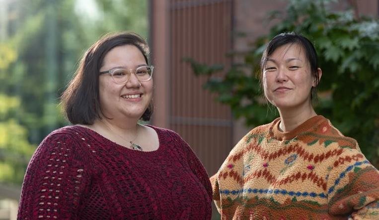 Bethanie Lee (l) and Erika Lee (r)