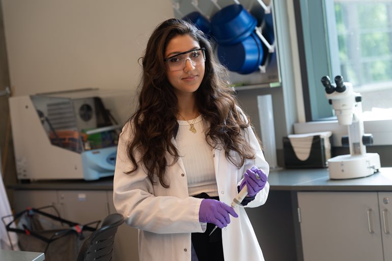 Abdulhameed conducting research in the biology lab