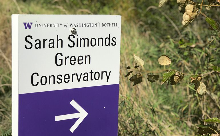 Sign pointing to Conservatory.